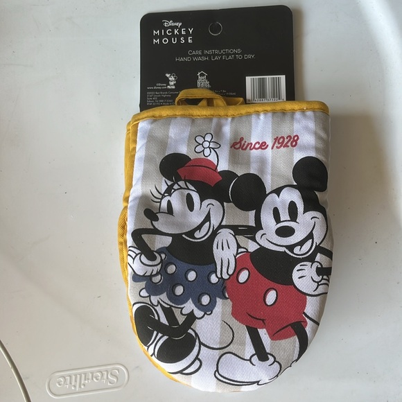 NWT 2 pack Mickey Mouse silicone mitts - Picture 2 of 2